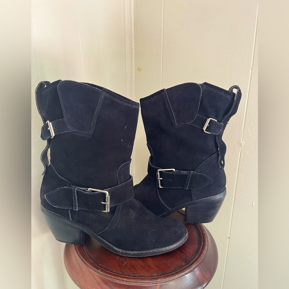 Dolce Vita Black Suede
Leather Boot size 9 1/2